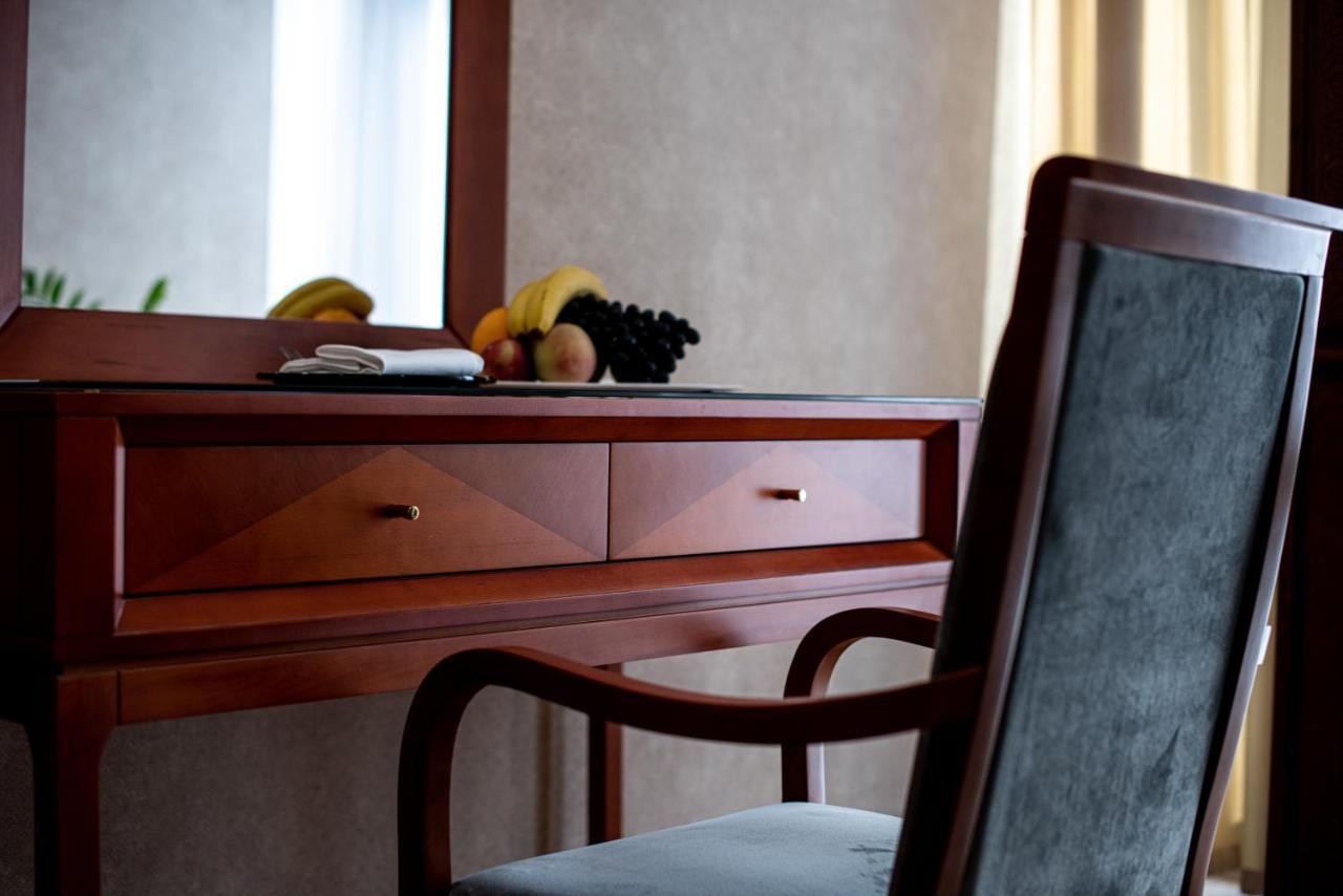 Manor Hotel Ташкент Екстериор снимка